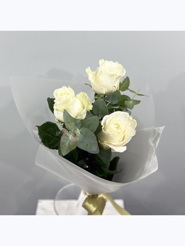 3 white roses