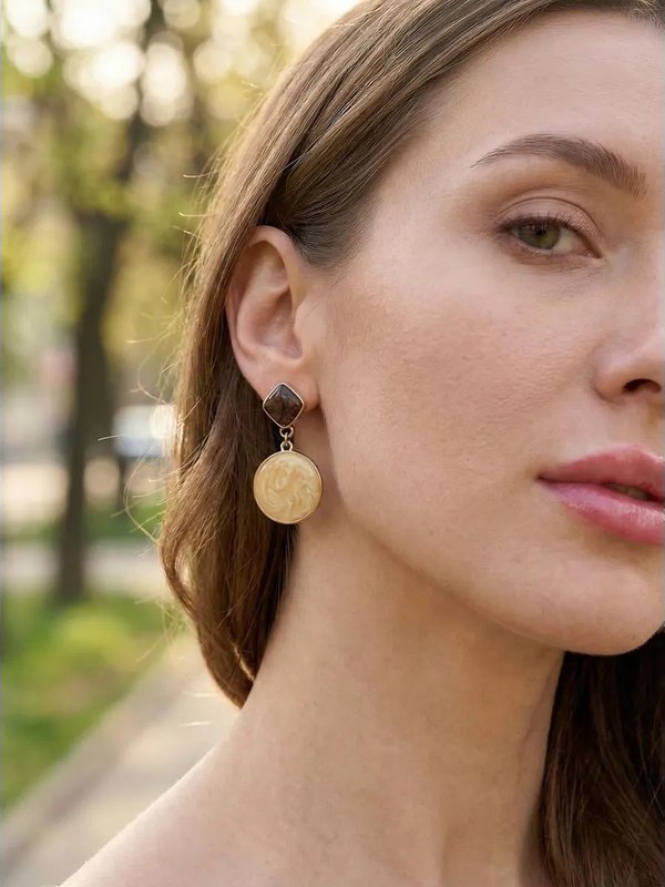 Серьги с эмалью асимметричные коричневые