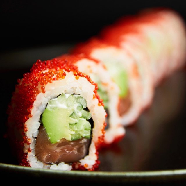 Ikura izakaya nikkei рождественский бул. Калифорния с лососем. Калифорния с семгой. Izakaya Ростов