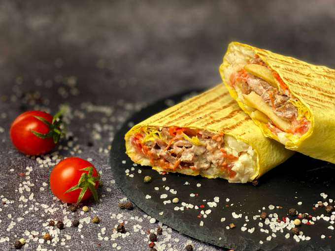 сырный лаваш. шаурма с сыром. сырная шаверма. шаурма. сырная шаверма.